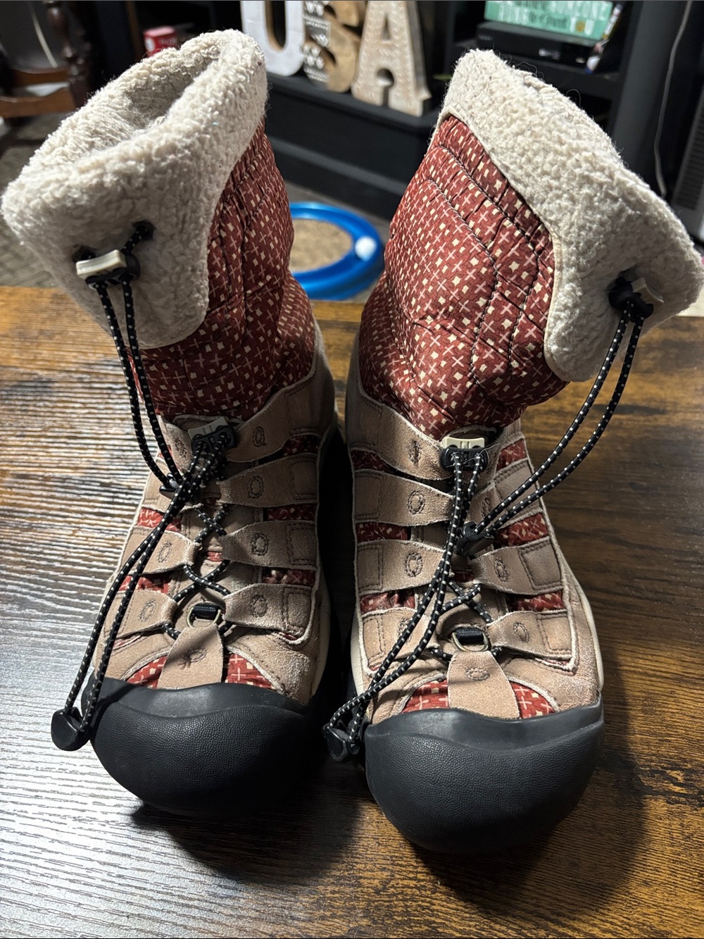 Keen Winterport II Women’s waterproof Tan and Rust Winter Lace-Closure Boots